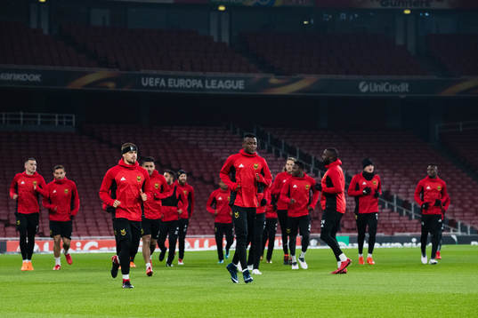 Östersunds spelare värmer upp