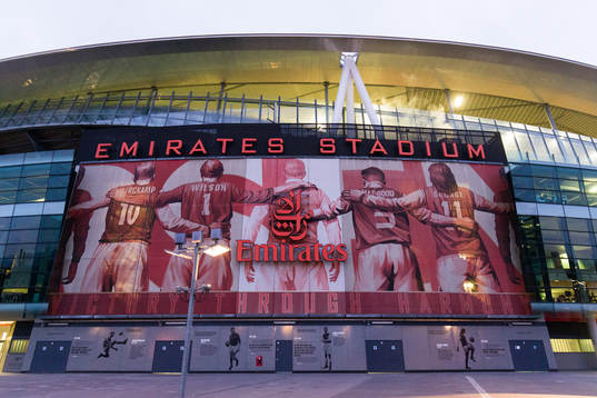 Exteriör av Emirates Stadium innan Östersunds träning