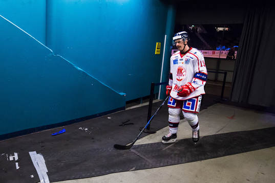 Västerviks Marcus Lindblom innan ishockeymatchen i
