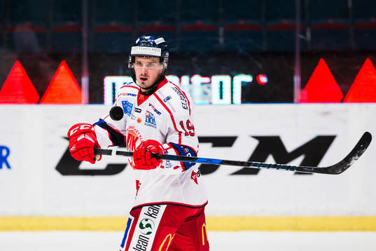 Västerviks Marcus Lindblom innan ishockeymatchen i