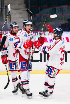 Västerviks Patrik Blomberg jublar med Pierre Gustavsson