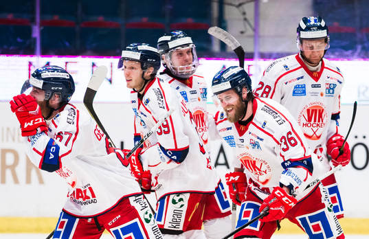 Västerviks Alexander Wiklund jublar med Emil Georgsson ,
