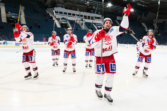Västerviks spelare jublar