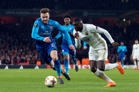 Arsenals Calum Chambers och Östersunds Ken Sema