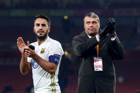 Östersunds Brwa Nouri och ordförande Daniel Kindberg