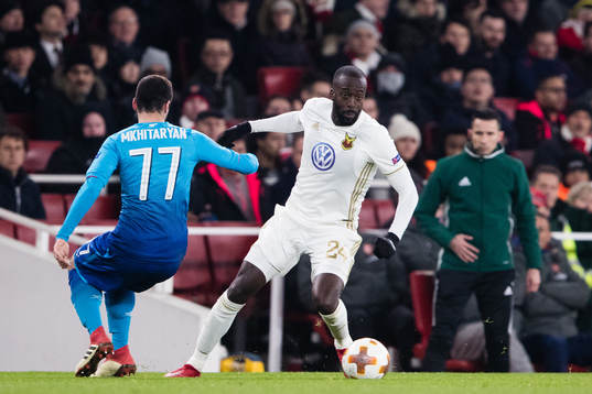 Arsenals Henrikh Mkhitaryan och Östersunds Ronald Mukiibi