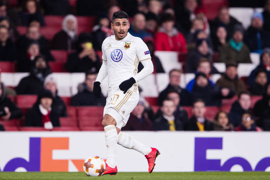 Östersunds Hosam Aiesh med bollen