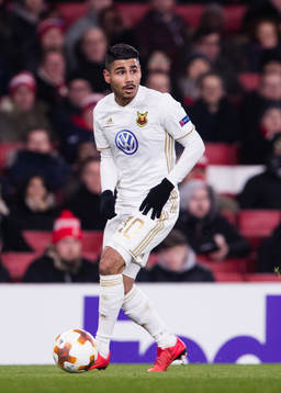 Östersunds Hosam Aiesh med bollen