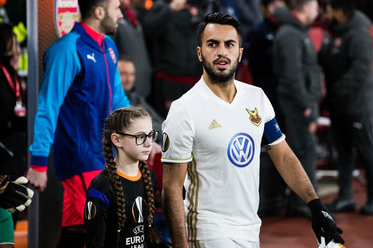 Östersunds Brwa Nouri kommer in på planen innan