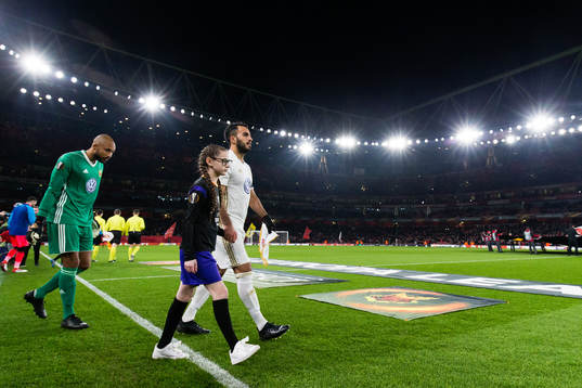 Östersunds målvakt Aly Keita och Brwa Nouri kommer in på