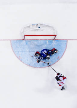 Goaltender Maddie Ronney of USA makes the game winning save
