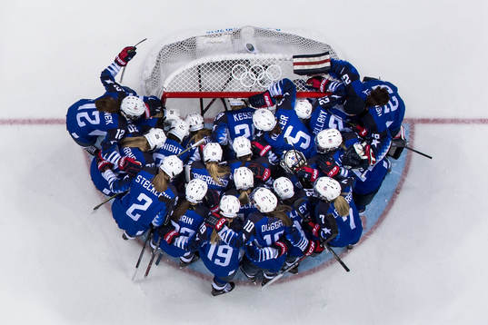 Players of USA huddle prior the Women's ice hockey final