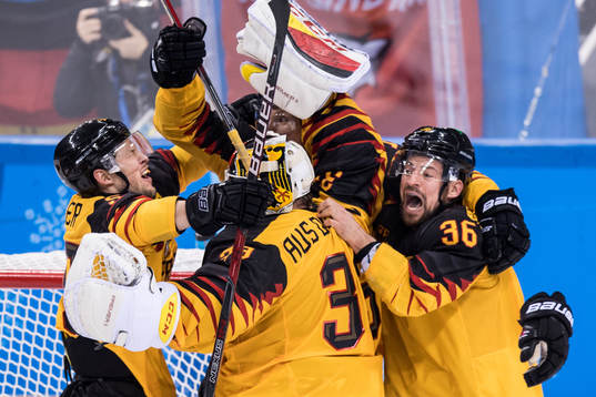 Patrick Hager and Yannic Seidenberg celebrates with
