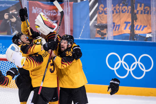 Patrick Hager and Yannic Seidenberg celebrates with