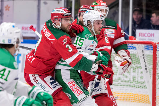 Moras Brandon Gormley och Rögles Simon Ryfors  i