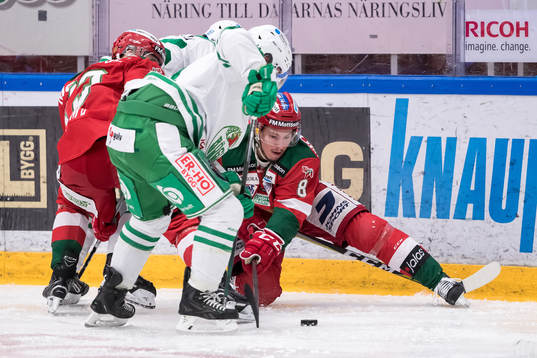 Rögles Stephen Perfetto  och Moras Robin Johansson  i