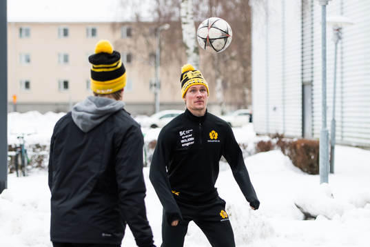 Skellefteås Jesper Olofsson värmer upp