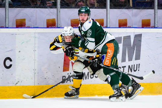 Skellefteås Jonatan Berggren och Färjestads Jesse Virtanen