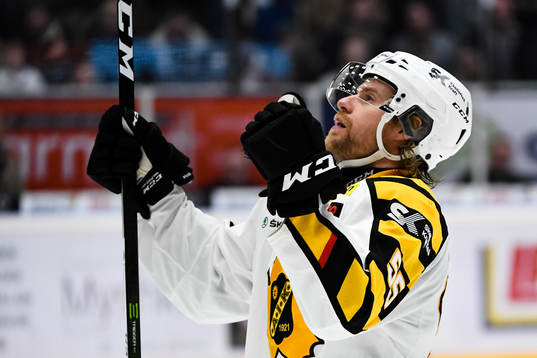 Skellefteås Michael Kostka jublar