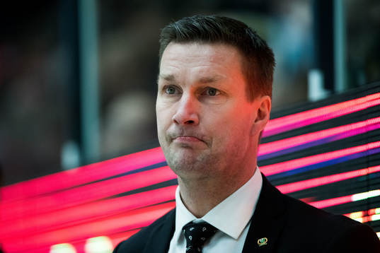 Färjestads tränare Johan Pennerborn deppar