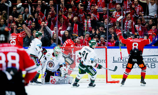 Örebros Ari Gröndahl gör 2-1 och jublar