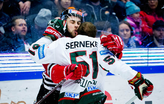 Örebros Jonathan Andersson och Frölundas Mats Rosseli