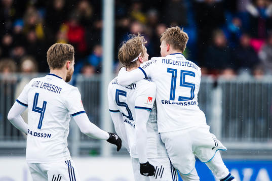Djurgårdens Niklas Gunnarsson jublar med Jonathan