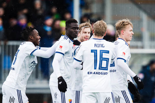 Djurgårdens Niklas Gunnarsson jublar med lagkamrater