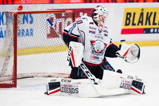 Linköpings målvakt Jonas Gustavsson släpper in 1-0 av