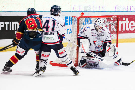 Linköpings målvakt Jonas Gustavsson med en räddning