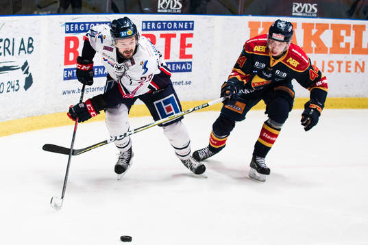 Linköpings Niklas Persson och Djurgårdens Lukas Vejdemo