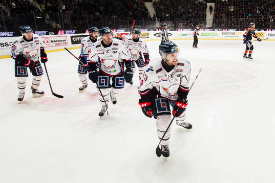 Linköpings Andrew Gordon jublar med lagkamrater