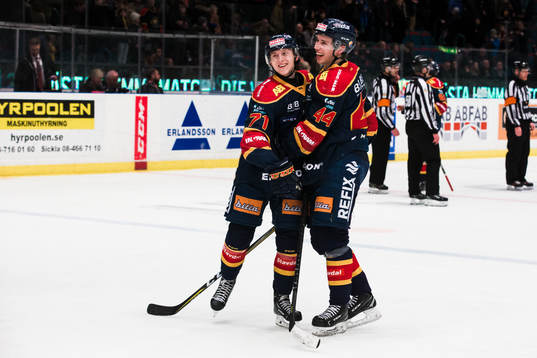 Djurgårdens Jonathan Davidsson och Lukas Vejdemo  jublar