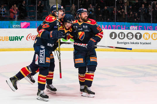 Djurgårdens Linus Johansson och Mikael Ahlén  jublar