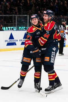 Djurgårdens Jonathan Davidsson och Lukas Vejdemo  jublar