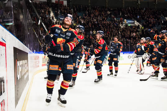 Djurgårdens Linus Hultström jublar