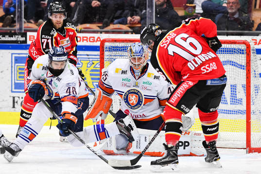Luleås Niklas Olausson och Patrick Cehlin oroar framför