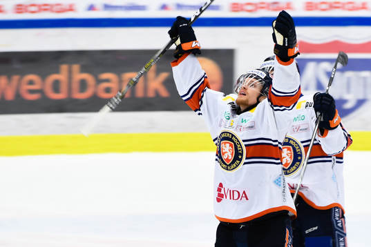 Växjös Robert Rosén jublar