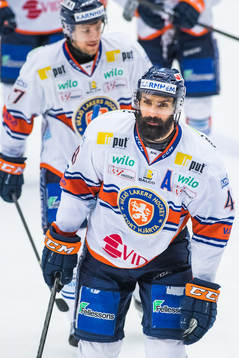 Växjös Daniel Rahimi jublar