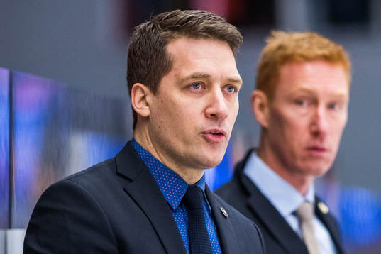 Växjös tränare Sam Hallam och assisterande tränare