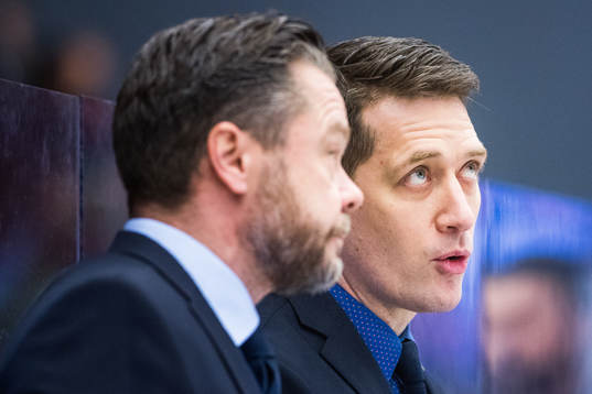Växjös tränare Sam Hallam och assisterande tränare