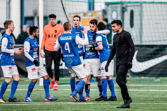 Oddevolds Liridon Selmani har gjort 1-2 och jublar med