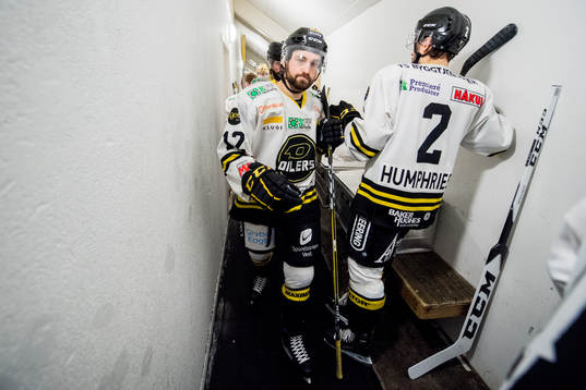 Mats Larsen Mostue of Stavanger Oilers