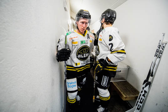 Dennis Sveum of Stavanger Oilers