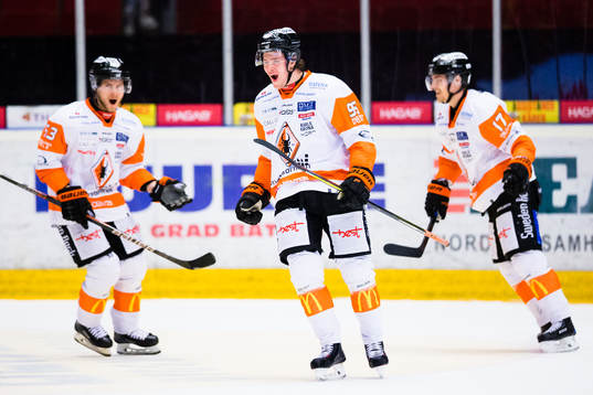 Karlskronas Carl Persson jublar