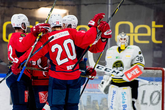 Players of Lørenskog celebrate