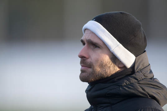 Halmstads tränareunder fotbollsmatchen i Svenska cupen
