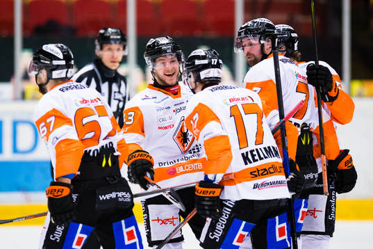 Karlskronas Joel Kellman kvitterar till 1-1 och jublar med