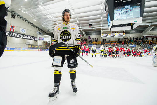 Kristian Forsberg of Stavanger Oilers looks dejected