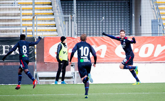 Helsingborgs Mikael Dahlberg jublar vid 0-1